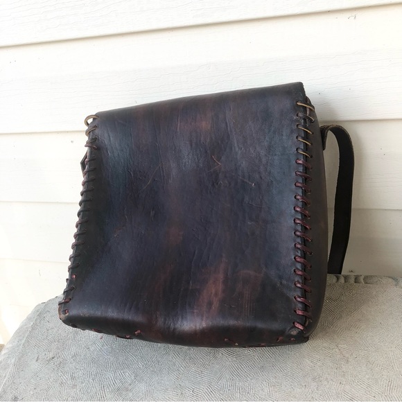 Handmade Vintage 60’s leather Feedbag, whip stitched, distressed brass hardware - Picture 3 of 10